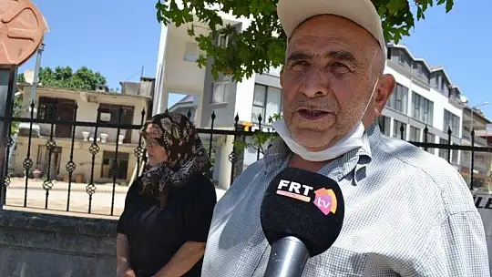 Şehit anne ve babası, mezarlıktan ayrılmıyor