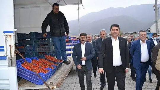 Uysal ve Enginyurt sebze halini ziyaret etti