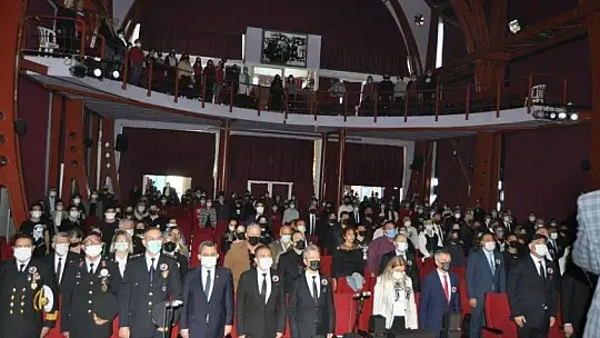 10 Kasım Atatürk'ü anma etkinliğinde duygu dolu anlar yaşandı