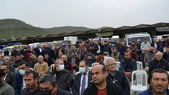 Uysal ve Enginyurt sebze halini ziyaret etti