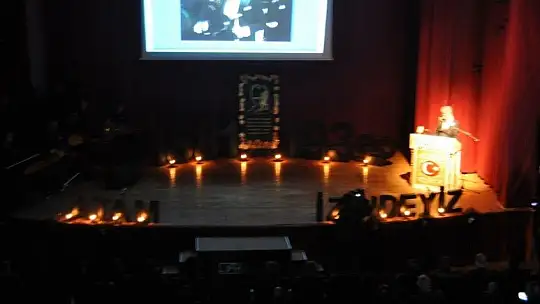 10 Kasım Atatürk'ü anma etkinliğinde duygu dolu anlar yaşandı