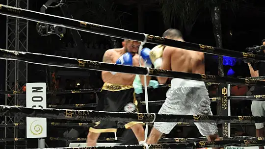 Fethiye WBC profesyonel boks gecesinde Kubilay Alcu gümüş kemeri kazandı
