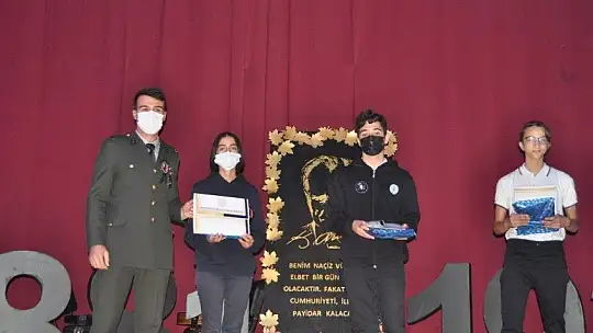 10 Kasım Atatürk'ü anma etkinliğinde duygu dolu anlar yaşandı