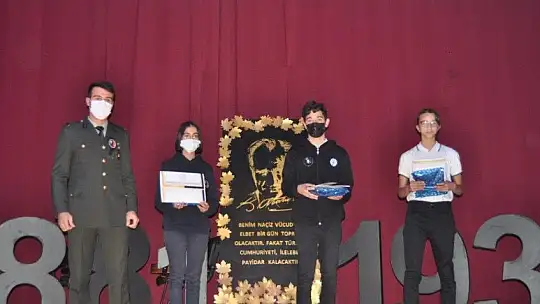 10 Kasım Atatürk'ü anma etkinliğinde duygu dolu anlar yaşandı