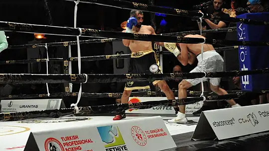 Fethiye WBC profesyonel boks gecesinde Kubilay Alcu gümüş kemeri kazandı