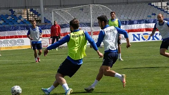 Bahri Kaya Fethiyespor'a alışıyor