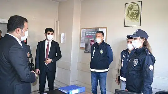 Kaymakam Fırat'tan stant ziyareti