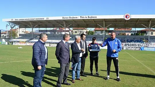 Futbolculara baklava ziyafeti
