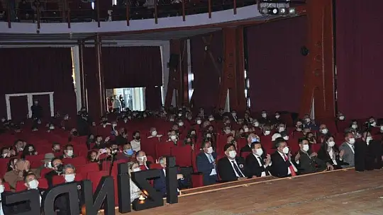 10 Kasım Atatürk'ü anma etkinliğinde duygu dolu anlar yaşandı