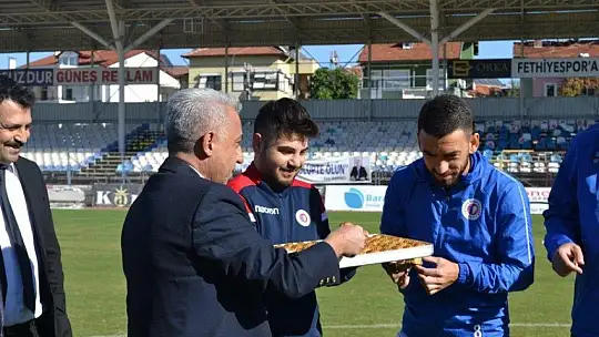 Futbolculara baklava ziyafeti