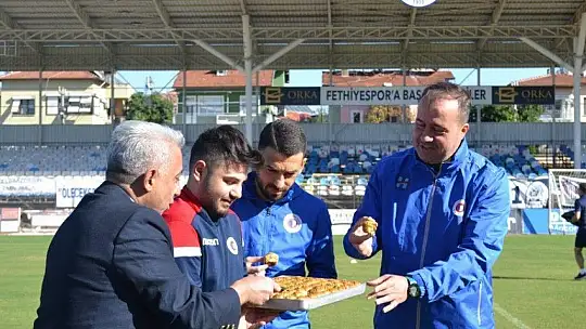 Futbolculara baklava ziyafeti