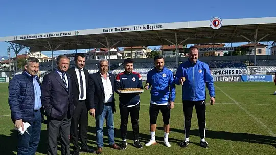 Futbolculara baklava ziyafeti