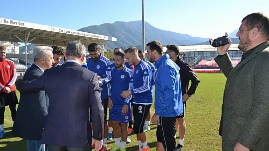Futbolculara baklava ziyafeti