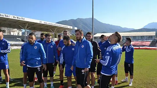 Futbolculara baklava ziyafeti