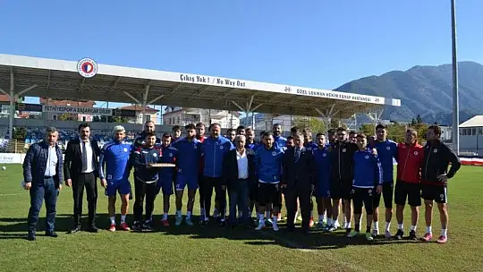 Futbolculara baklava ziyafeti