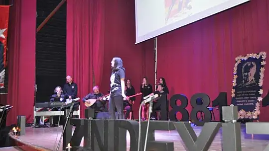 10 Kasım Atatürk'ü anma etkinliğinde duygu dolu anlar yaşandı