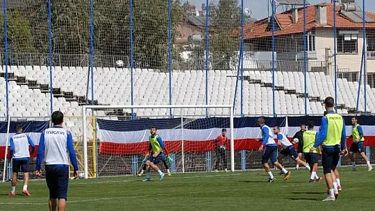 Bahri Kaya Fethiyespor'a alışıyor