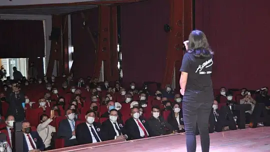 10 Kasım Atatürk'ü anma etkinliğinde duygu dolu anlar yaşandı