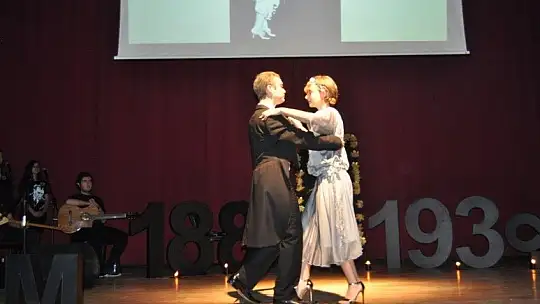 10 Kasım Atatürk'ü anma etkinliğinde duygu dolu anlar yaşandı