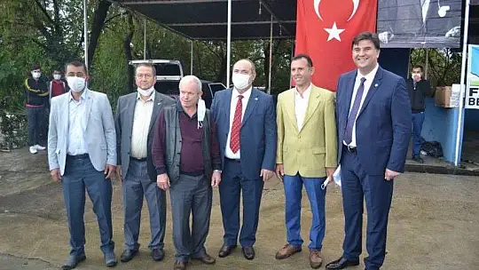 TÜRK BAYRAKLARI İLE ŞEHİR TURU ATTILAR