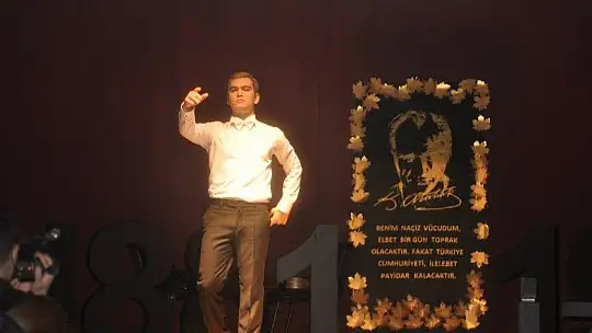 10 Kasım Atatürk'ü anma etkinliğinde duygu dolu anlar yaşandı