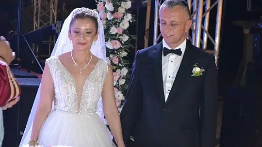 Mehmet Okar ile Pınar Kılınç rüya gibi bir düğünle dünya evine girdi