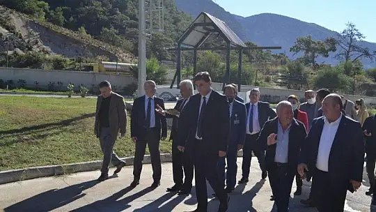 Karaca, 'Cumhuriyet tarihinin en büyük yatırımlarını yapıyoruz'