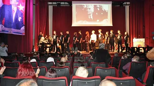 10 Kasım Atatürk'ü anma etkinliğinde duygu dolu anlar yaşandı