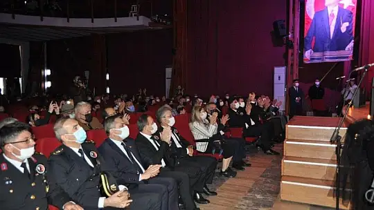 10 Kasım Atatürk'ü anma etkinliğinde duygu dolu anlar yaşandı