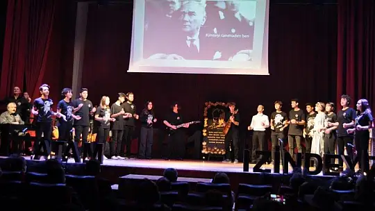 10 Kasım Atatürk'ü anma etkinliğinde duygu dolu anlar yaşandı