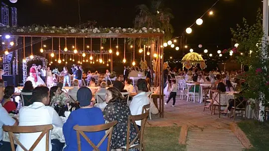 Mehmet Okar ile Pınar Kılınç rüya gibi bir düğünle dünya evine girdi