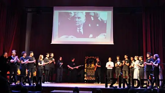 10 Kasım Atatürk'ü anma etkinliğinde duygu dolu anlar yaşandı