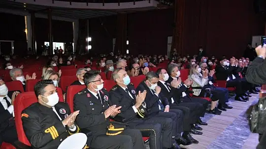 10 Kasım Atatürk'ü anma etkinliğinde duygu dolu anlar yaşandı