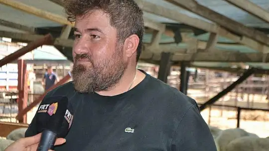 Çarıklı Kasap hayvan pazarında yerini aldı