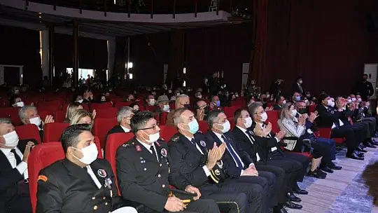 10 Kasım Atatürk'ü anma etkinliğinde duygu dolu anlar yaşandı