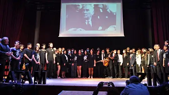 10 Kasım Atatürk'ü anma etkinliğinde duygu dolu anlar yaşandı