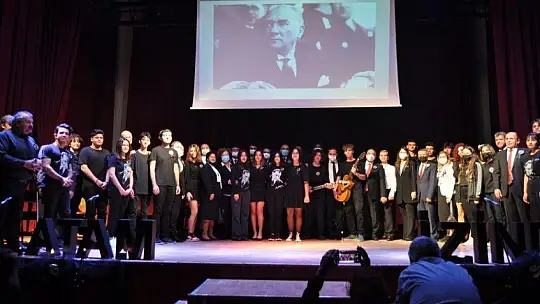 10 Kasım Atatürk'ü anma etkinliğinde duygu dolu anlar yaşandı