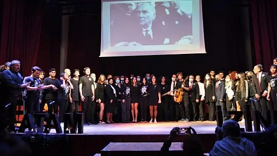 10 Kasım Atatürk'ü anma etkinliğinde duygu dolu anlar yaşandı