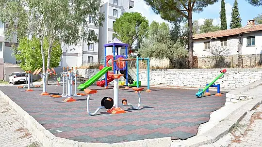 Yatağan Belediyesi'nden 16 noktada çocuk oyun grubu