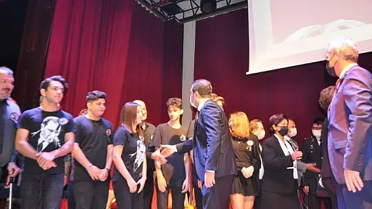 10 Kasım Atatürk'ü anma etkinliğinde duygu dolu anlar yaşandı