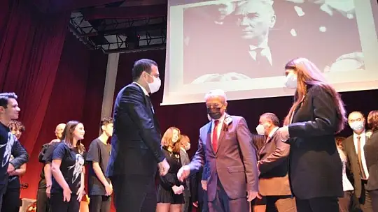 10 Kasım Atatürk'ü anma etkinliğinde duygu dolu anlar yaşandı