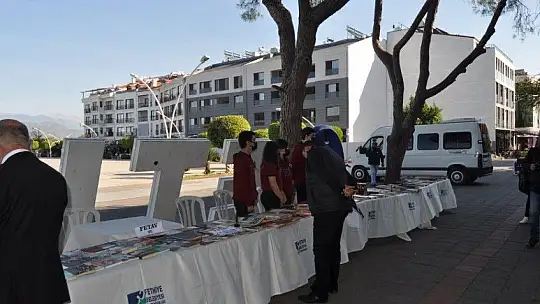 Atatürk anısına 10 Kasım kitap sergisi açıldı