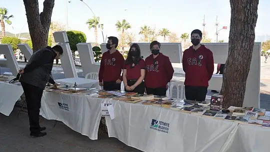 Atatürk anısına 10 Kasım kitap sergisi açıldı