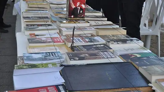 Atatürk anısına 10 Kasım kitap sergisi açıldı