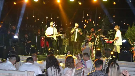 Barbun Cafe Bistro'da 'Sakiler Grubu' Unutulmaz Bir Konser Verdi