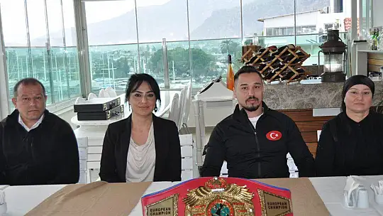 BOKSÖR ALCU, BASIN MENSUPLARI İLE KAHVALTIDA BULUŞTU