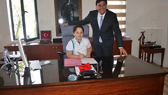 Başkan Karaca Makamını Minik Öğrenciye Devretti