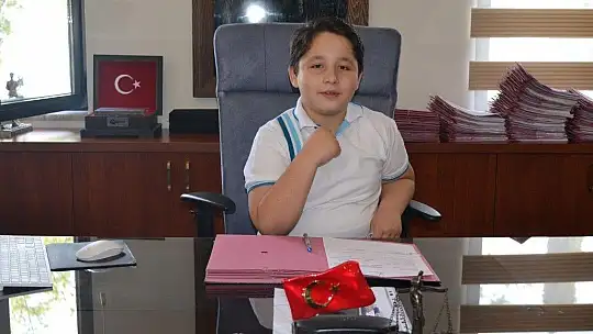 Başkan Karaca Makamını Minik Öğrenciye Devretti