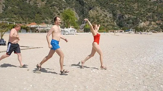 Kısıtlamada plajlar tatilcilere kaldı 