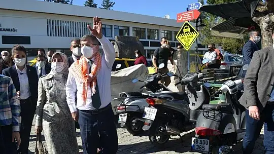 Davutoğlu Fethiye'de sevgiyle karşılandı